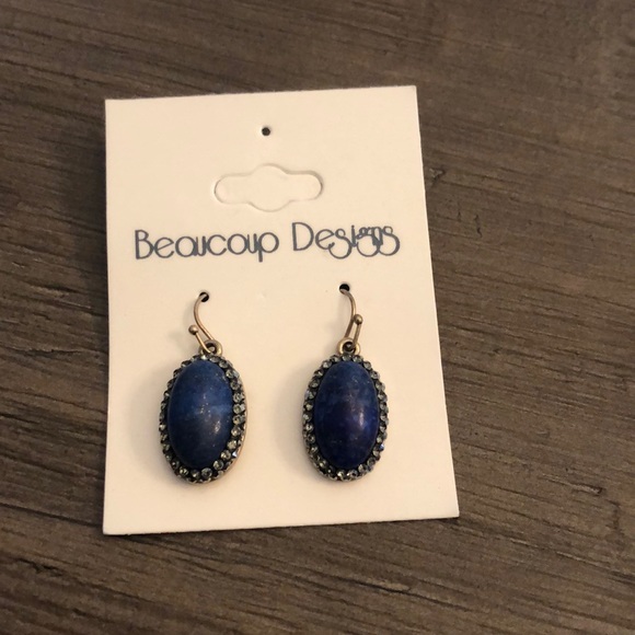 Jewelry - Beaucoup earrings